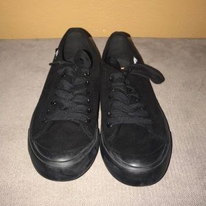 Rocket dog solid black size 7